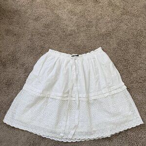 Beautiful Gap white skirt with self-design size 8